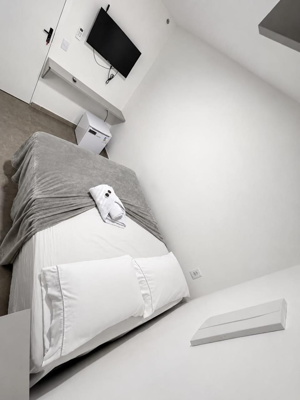 Bed, TV and multimedia, Photo of the whole room, Bedroom, minibar, towels