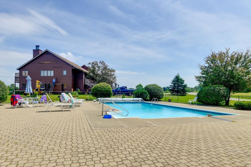 Pool Access: Waterfront Lake Memphremagog Condo! House in Derby