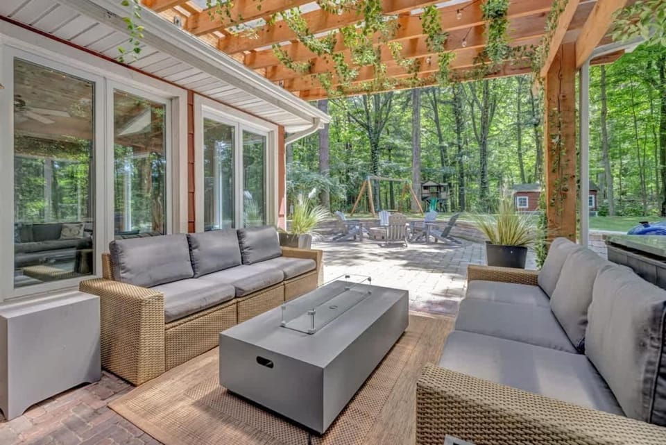 Wonderwood Cottage House in Sawyer