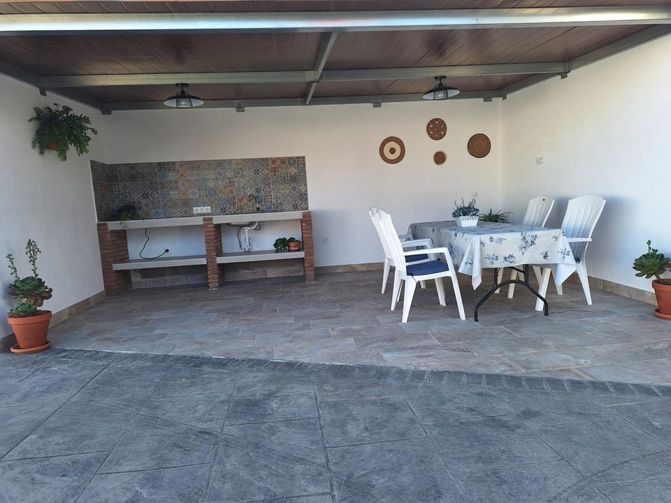 Chalet casa la adelfa House in Chiclana de la Frontera