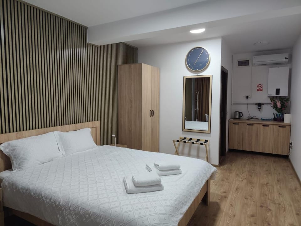 Kitchen or kitchenette, Photo of the whole room, Bedroom, towels, wardrobe, air conditioner