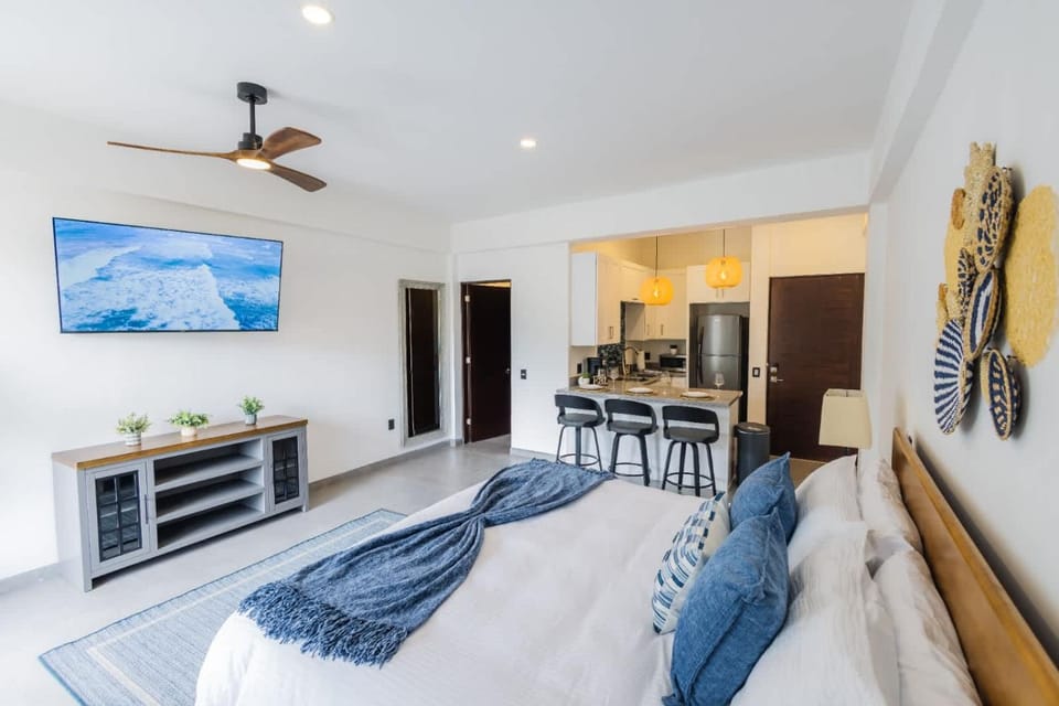 Bed, TV and multimedia, Photo of the whole room, Evening entertainment, Bedroom