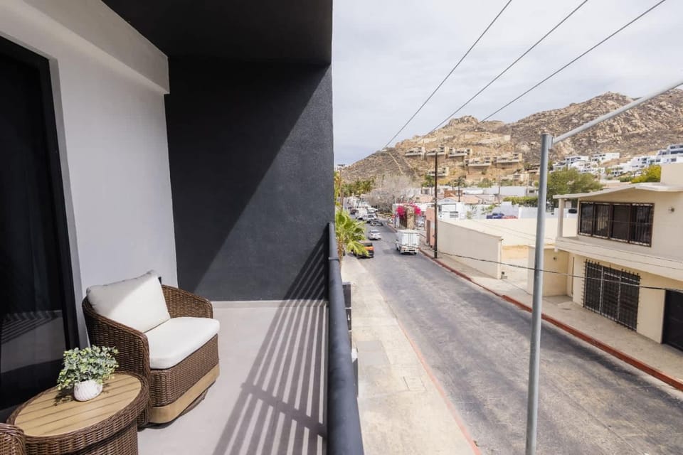 Neighbourhood, View (from property/room), Balcony/Terrace, Seating area, Street view