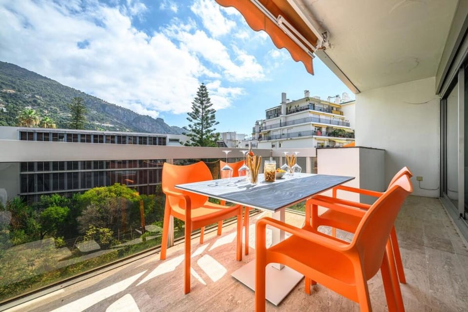 LE SUN Garavan Piscine collective toit terrasse Centre-Ville Clim Apartment in Menton