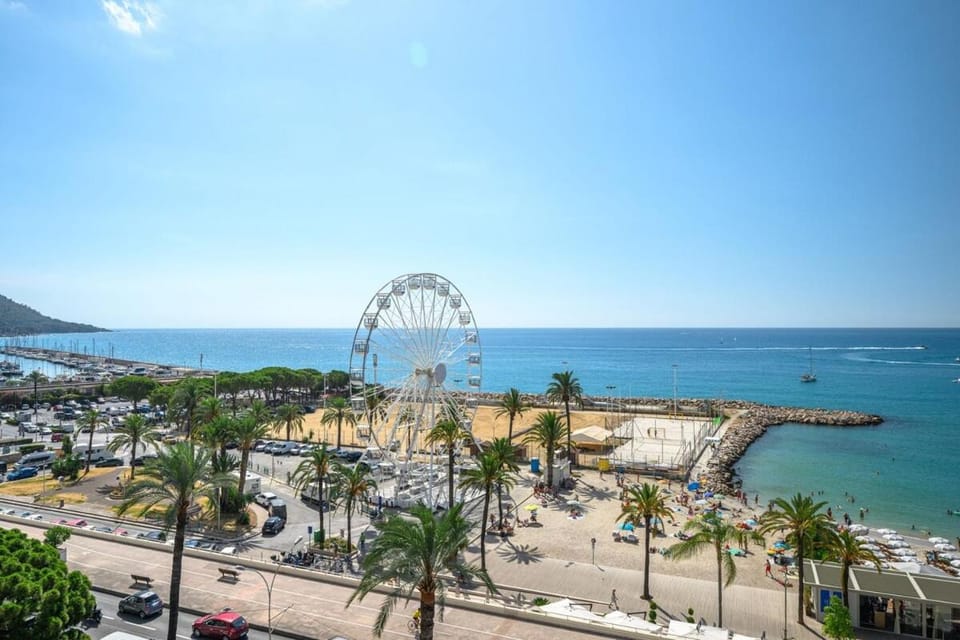 LE SUN appartement central piscine toit terrasse Apartment in Menton