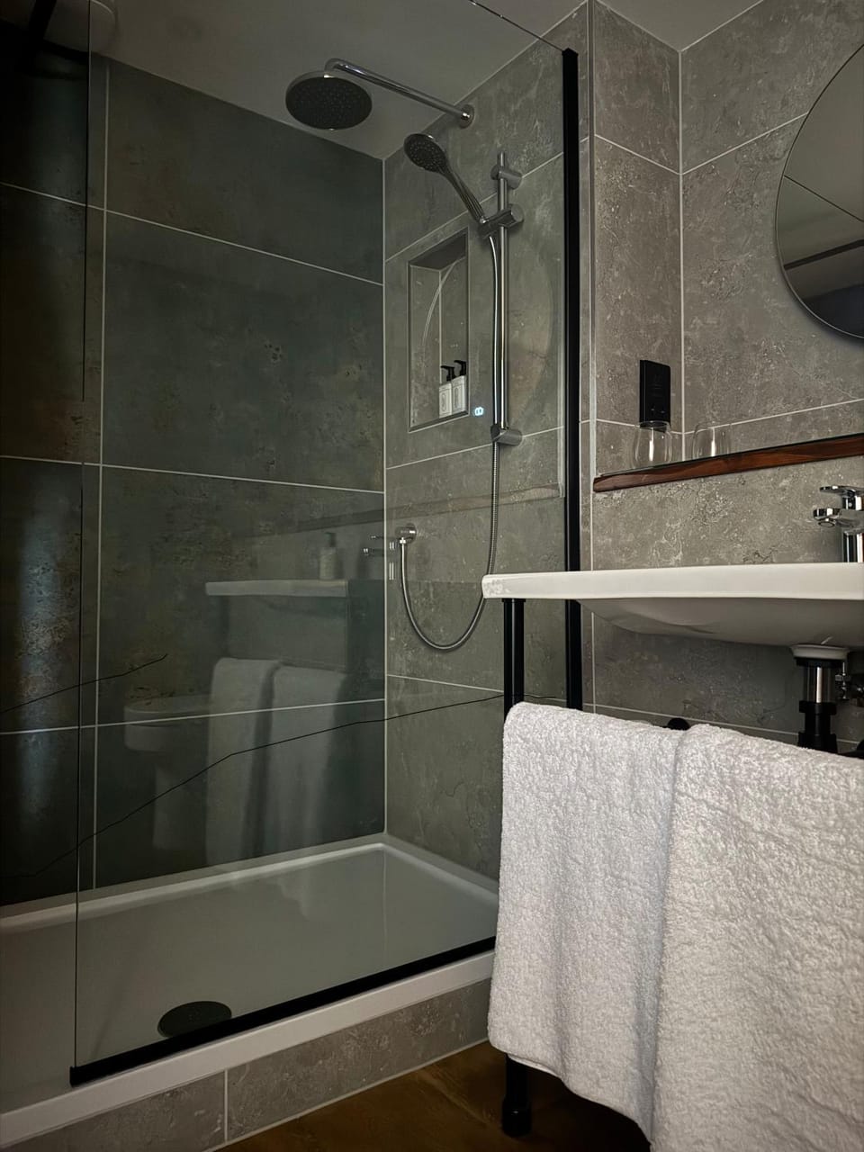 Shower, Bathroom, towels