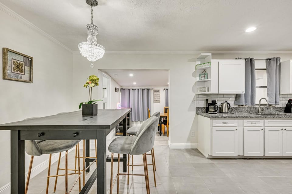 Pet-Friendly Home w/ Lanais, Near Dtwn Tampa! House in Seffner