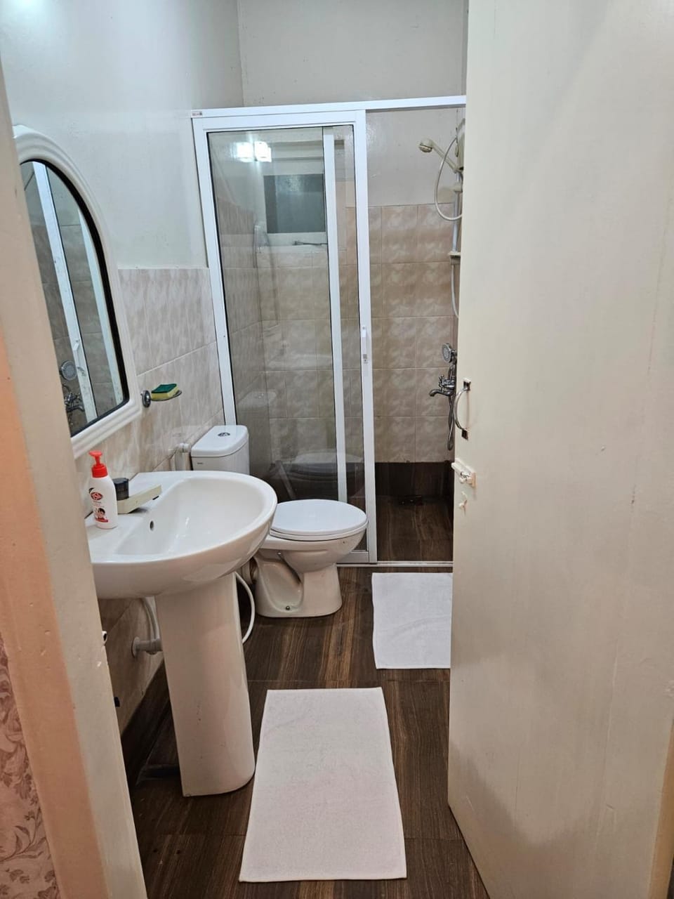 Shower, Toilet, Bathroom, bidet, towels