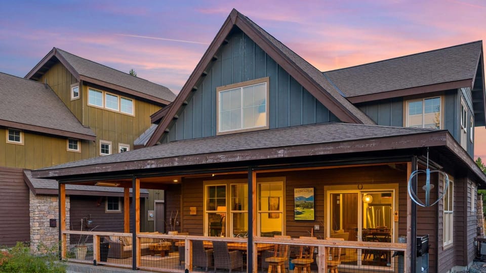 Prospector Pines Treetop Escape in Suncadia- Fairway View, BBQ, Outdoor Fireplace, Smart TVs, Hi-speed Wi-Fi House in Kittitas County