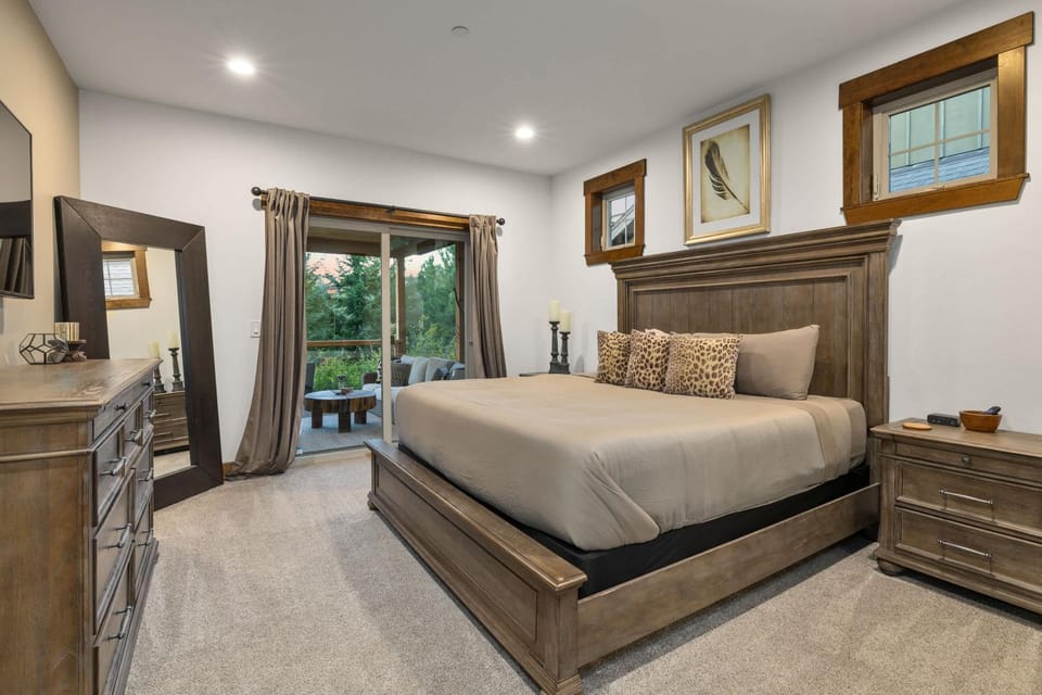 Prospector Pines Treetop Escape in Suncadia- Fairway View, BBQ, Outdoor Fireplace, Smart TVs, Hi-speed Wi-Fi House in Kittitas County