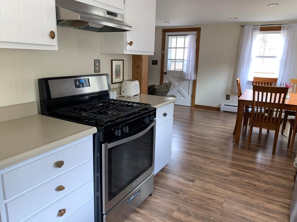 Kitchen or kitchenette, Dining area, oven, stove, toaster