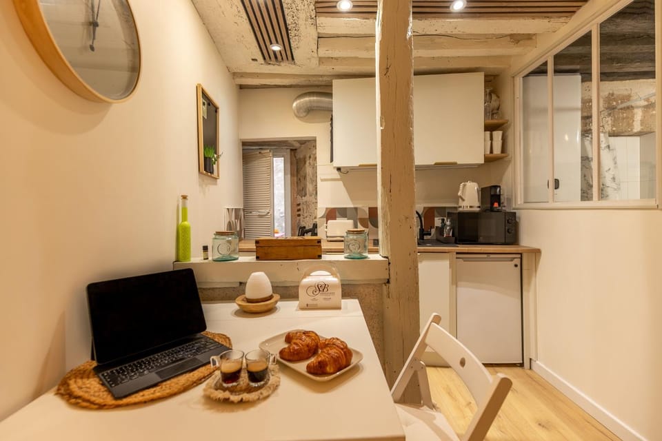 Seating area, Dining area, kitchen
