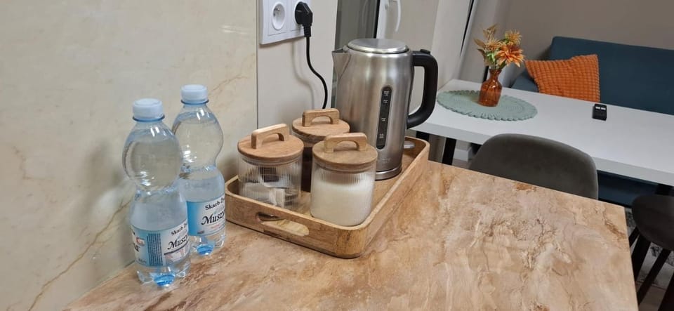 Coffee/tea facilities, Dining area, Drinks