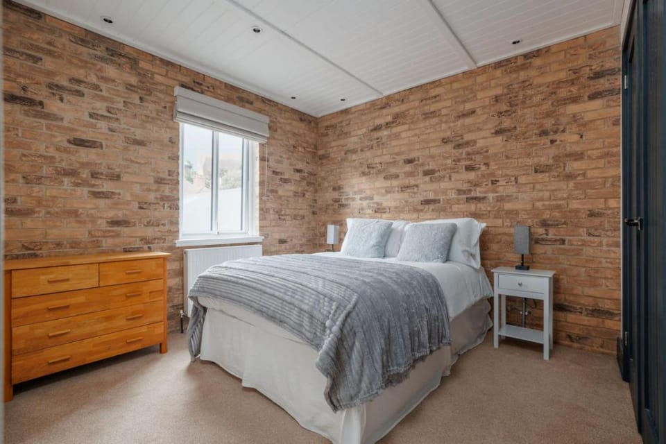 Chalice Close by Grandeur Property Apartment in Poole