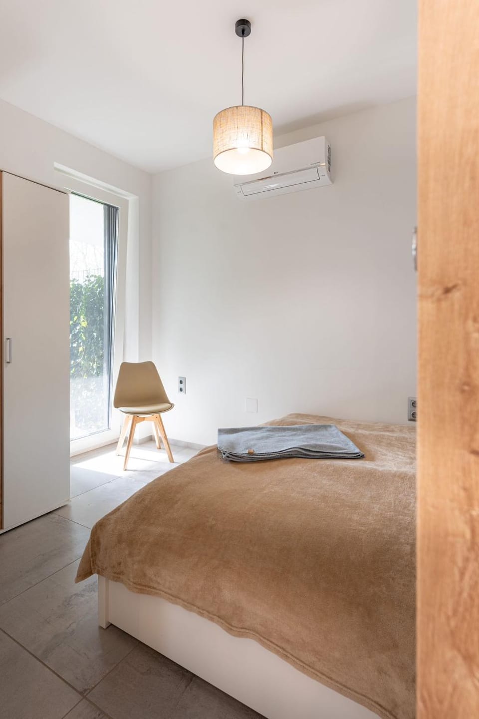 Bed, Bedroom, air conditioner
