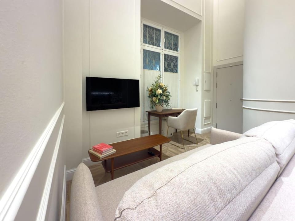 Communal lounge/ TV room, Living room, Seating area