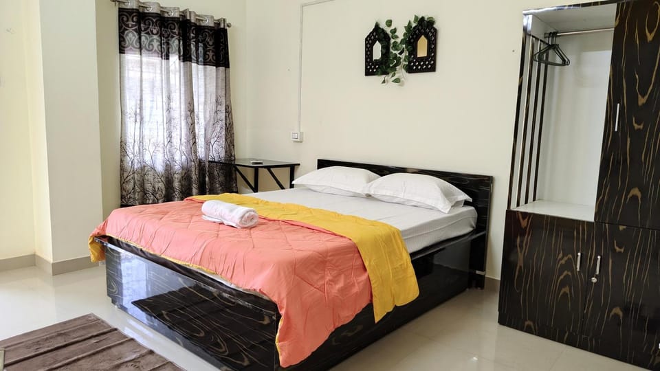 Bed, Photo of the whole room, Bedroom, towels, wardrobe