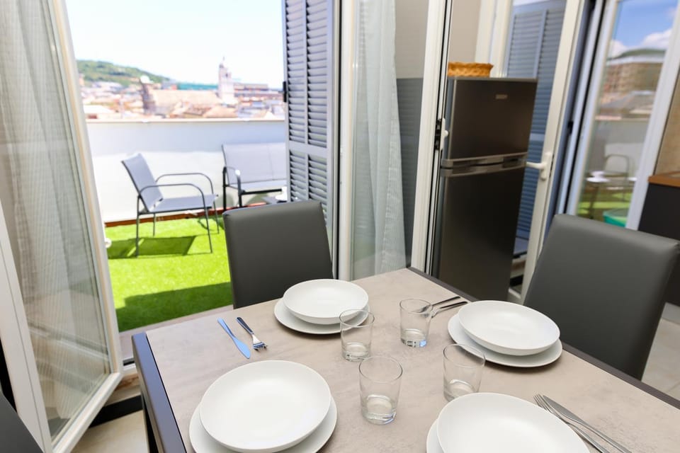 View (from property/room), Balcony/Terrace, Dining area