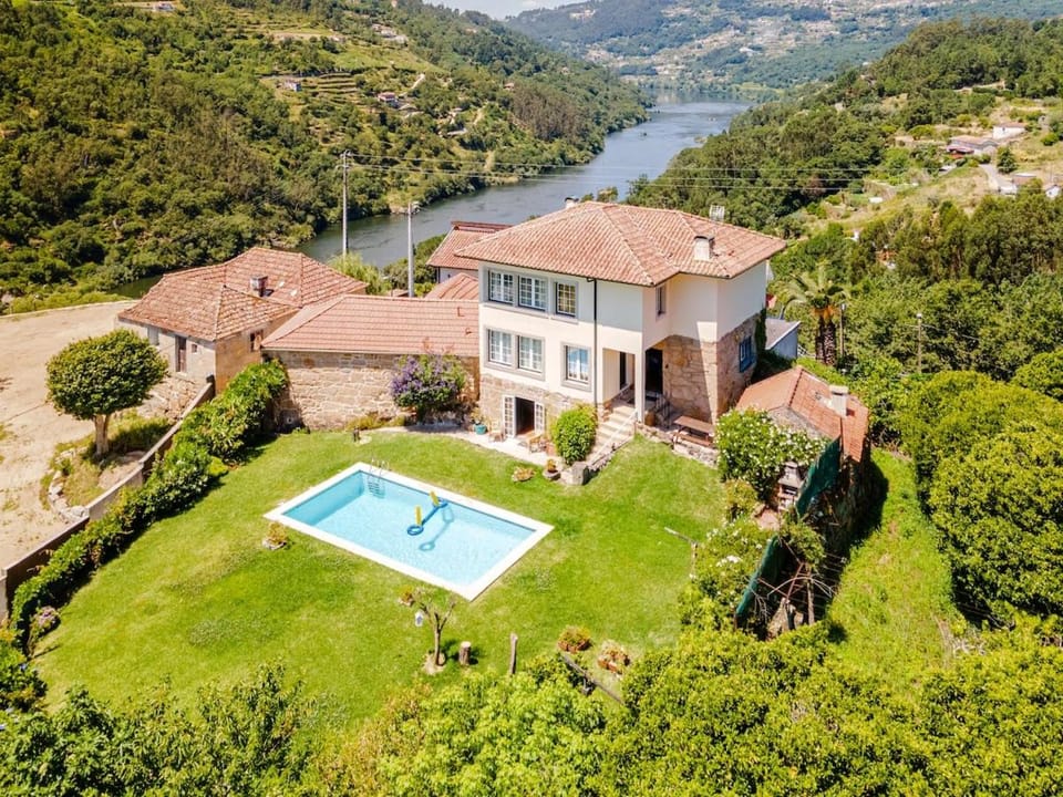 Property building, Day, Bird's eye view