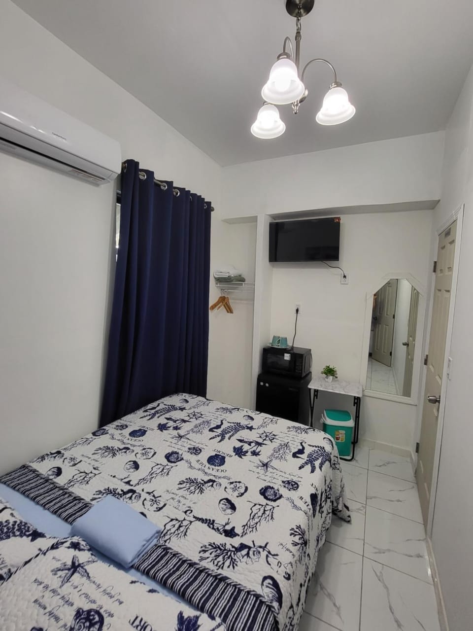Bed, Photo of the whole room, Bedroom, air conditioner