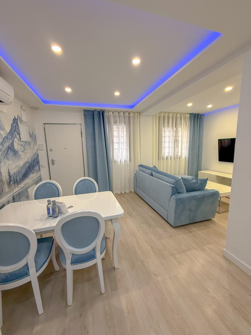 Living room, Dining area