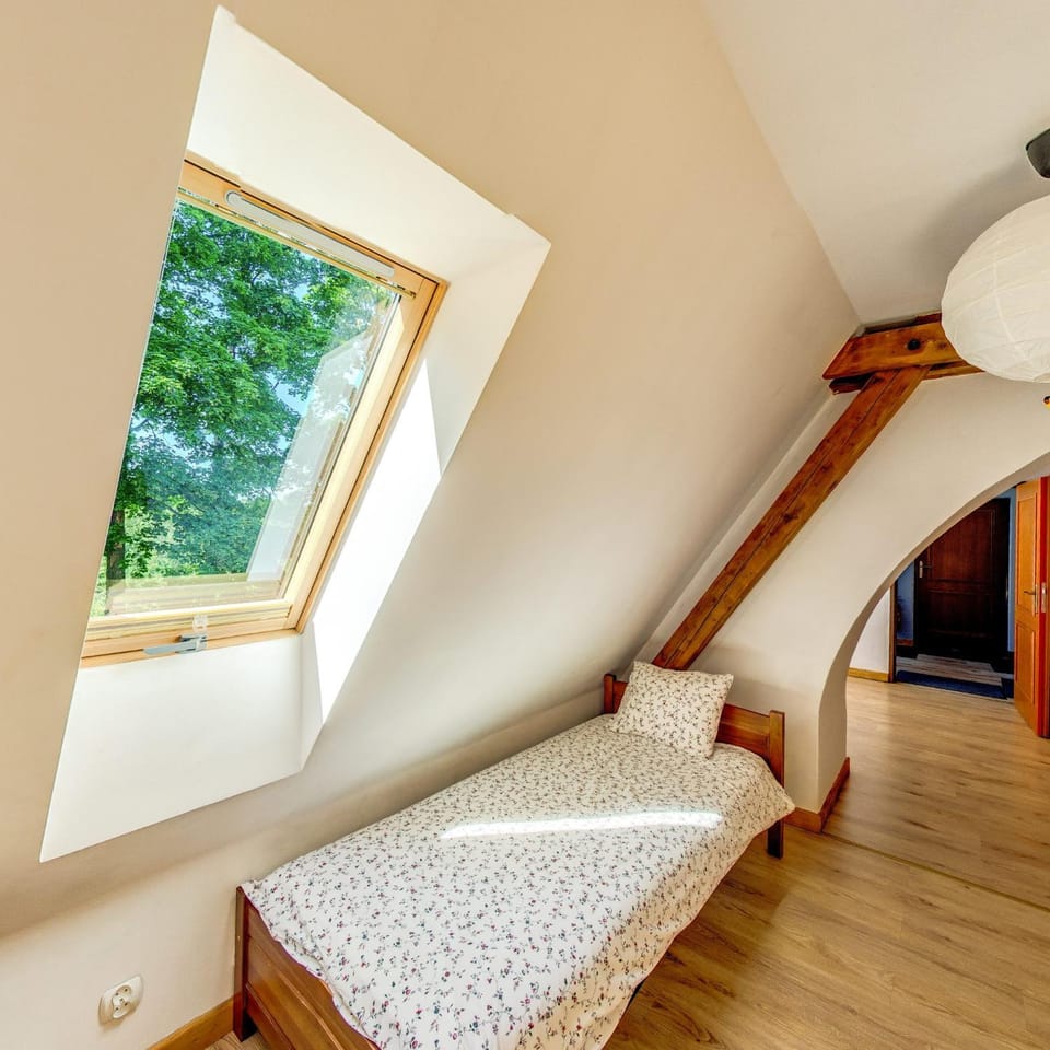 Bed, Living room, Other, Other, Other, Photo of the whole room, Seating area