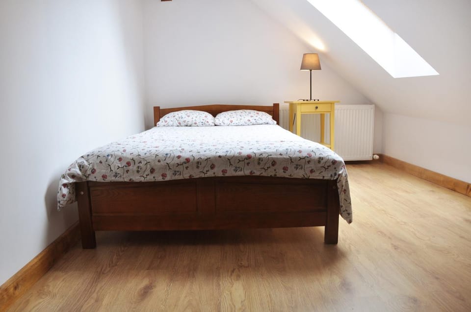 Bed, Other, Other, Other, Photo of the whole room, Seating area, Bedroom, towels, towels