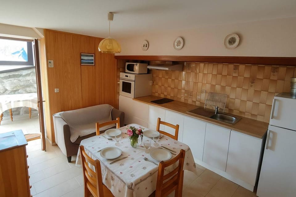Living room, kitchen