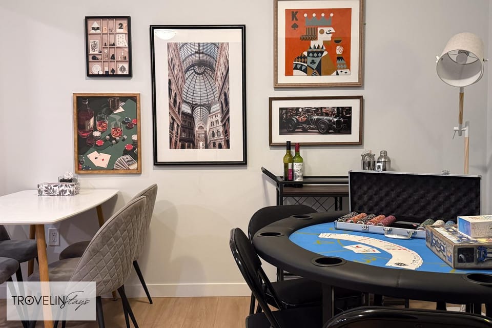 Game Room, Food and drinks, Decorative detail, Seating area, Dining area, Drinks