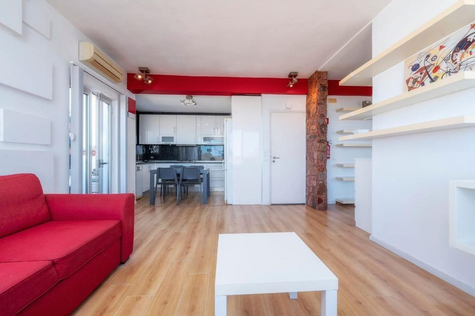 Kitchen or kitchenette, Dining area, stove