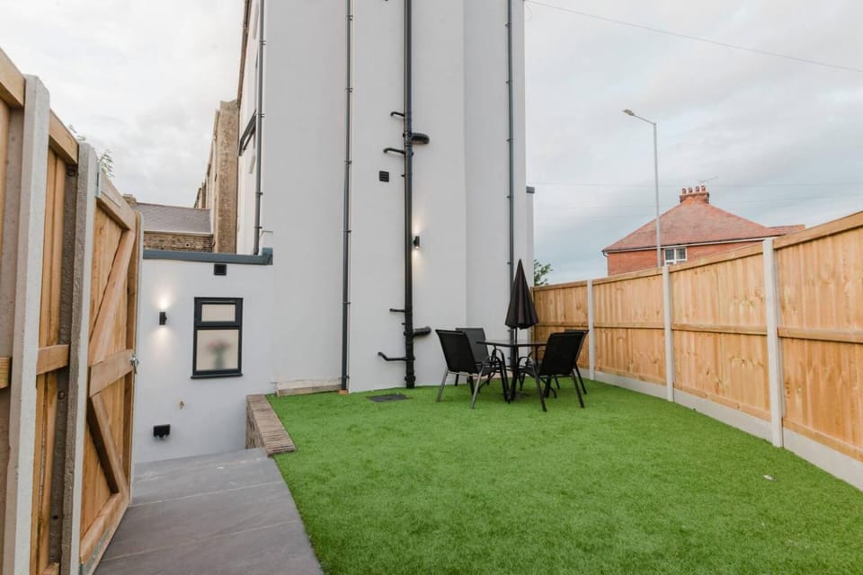 Patio, Garden view