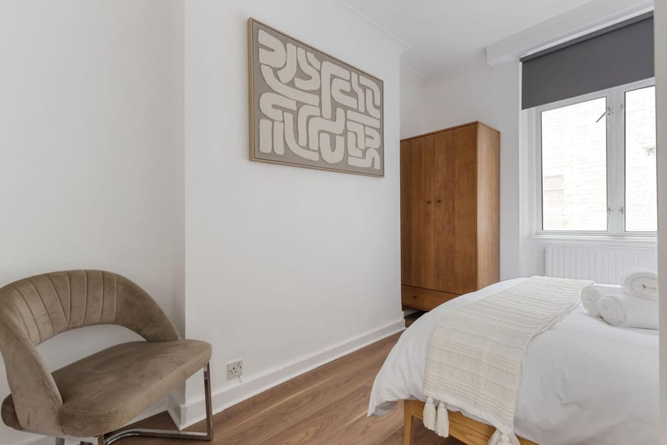 Bed, Bedroom, towels, wardrobe
