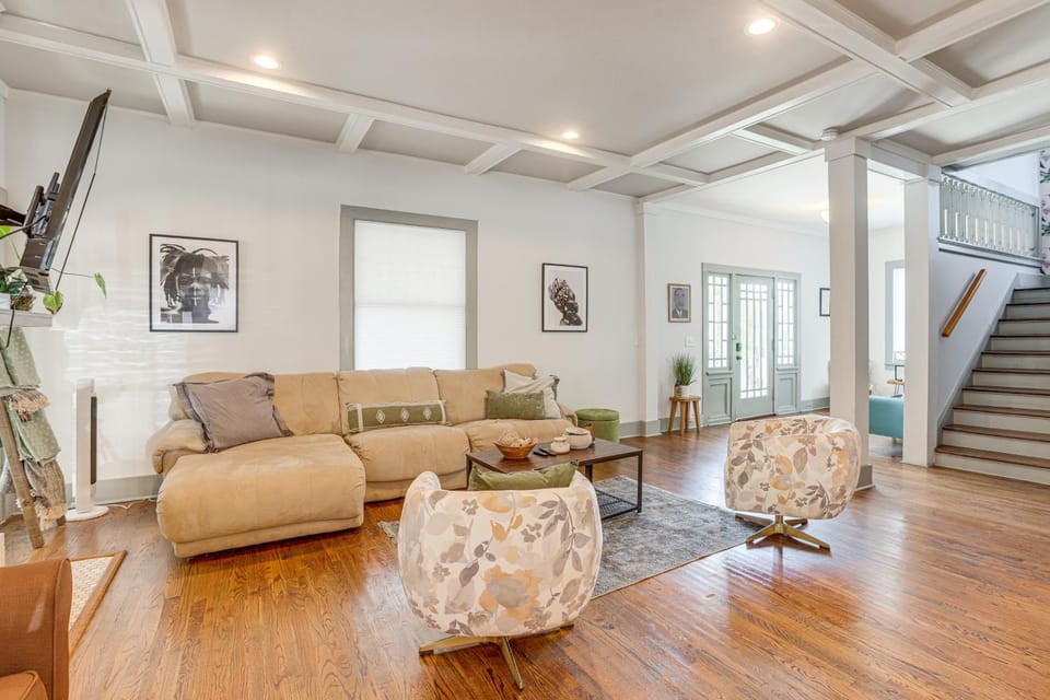 2 Mi to Dtwn: Stylish Urban Retreat in Birmingham House in Birmingham