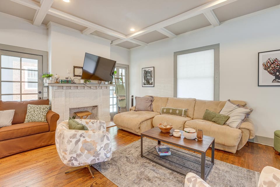 2 Mi to Dtwn: Stylish Urban Retreat in Birmingham House in Birmingham