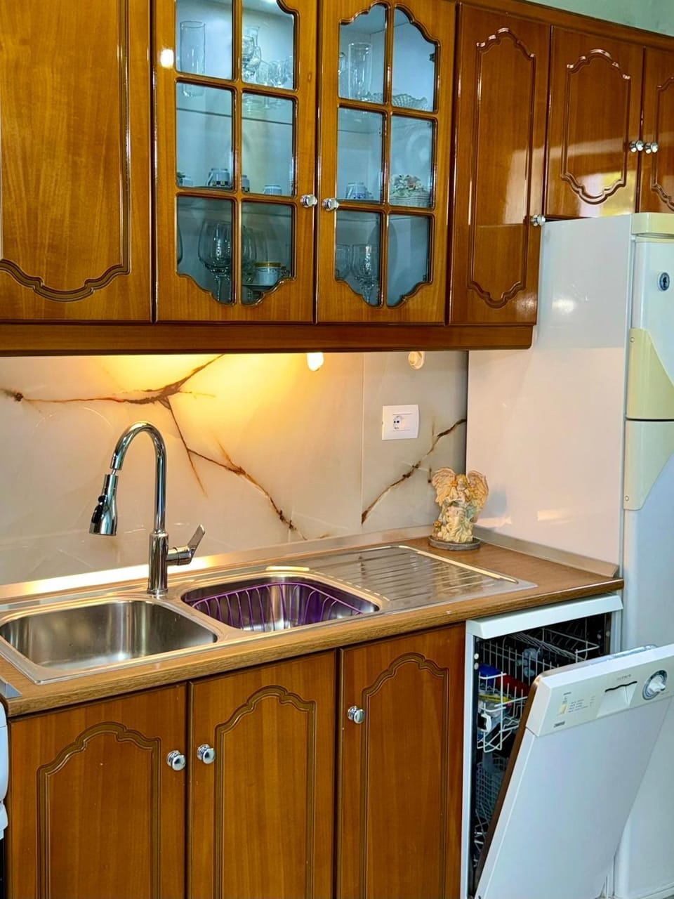 Kitchen or kitchenette, dishwasher, stove