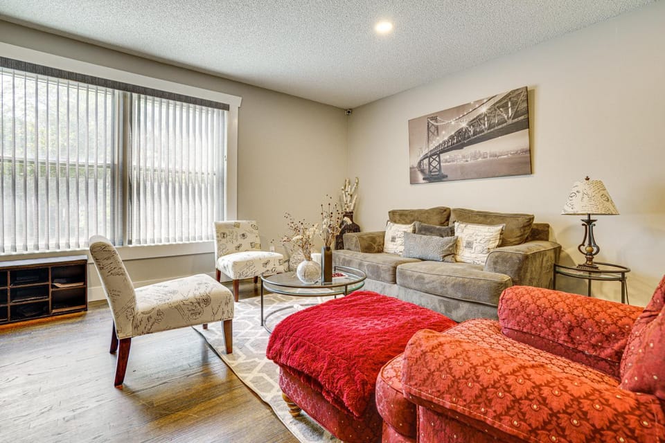 Walk to Bites & Whittier Park: Uptown Getaway! House in Minneapolis