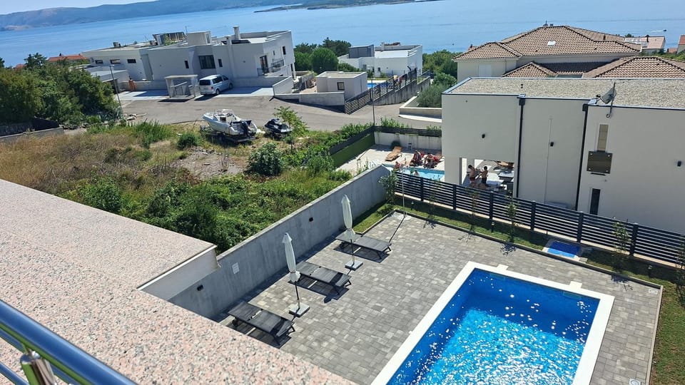 Balcony/Terrace, Balcony/Terrace, Swimming pool