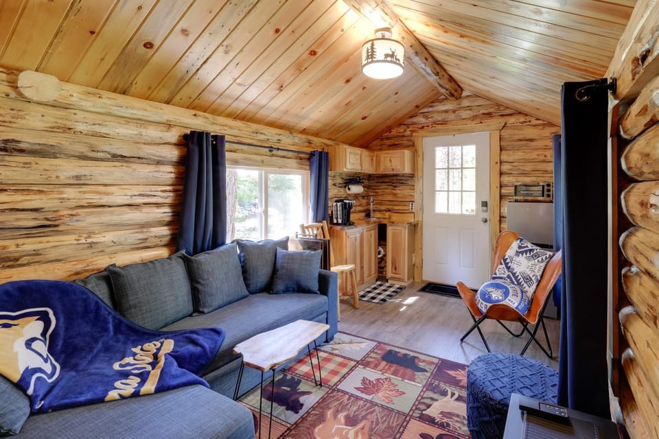 Day Trip to Glacier NP: Nature-Packed Cabin! Cabin in Idaho
