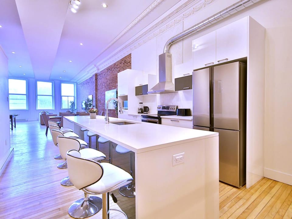 Kitchen or kitchenette, Dining area, oven, stove