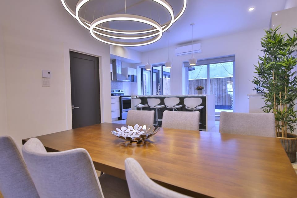 Kitchen or kitchenette, Seating area, Dining area, air conditioner