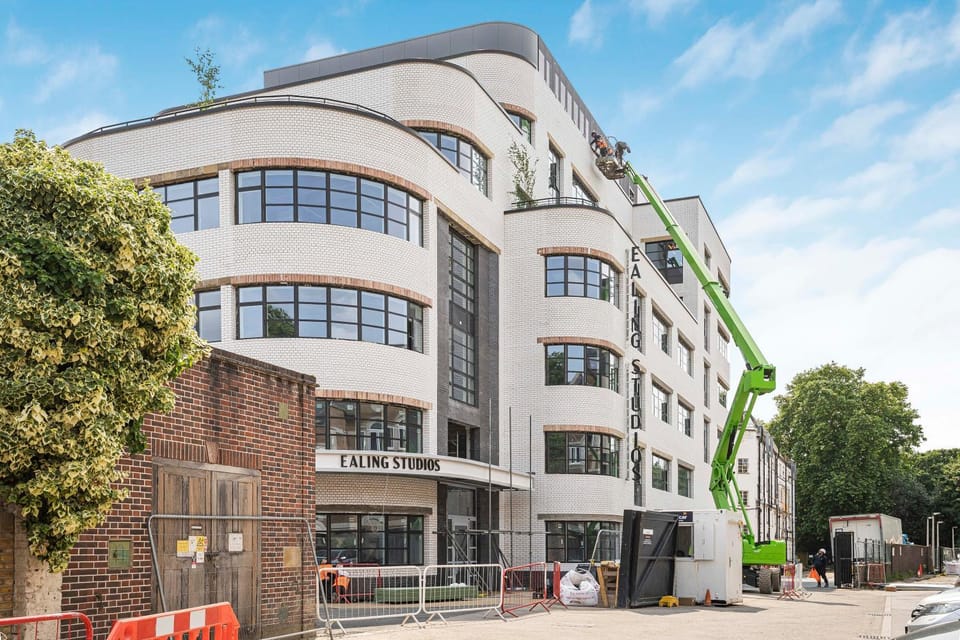 Walpole Court Apartment in London Borough of Ealing