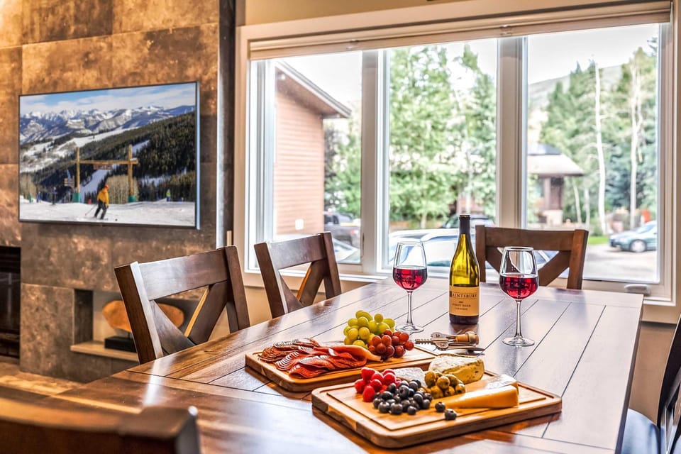 Eagle Vail Escape 3BR Near Skiing and Trails House in Eagle County