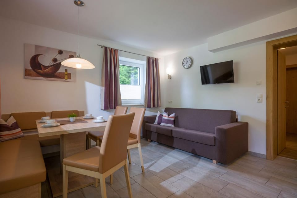 Living room, Decorative detail, Seating area, Dining area