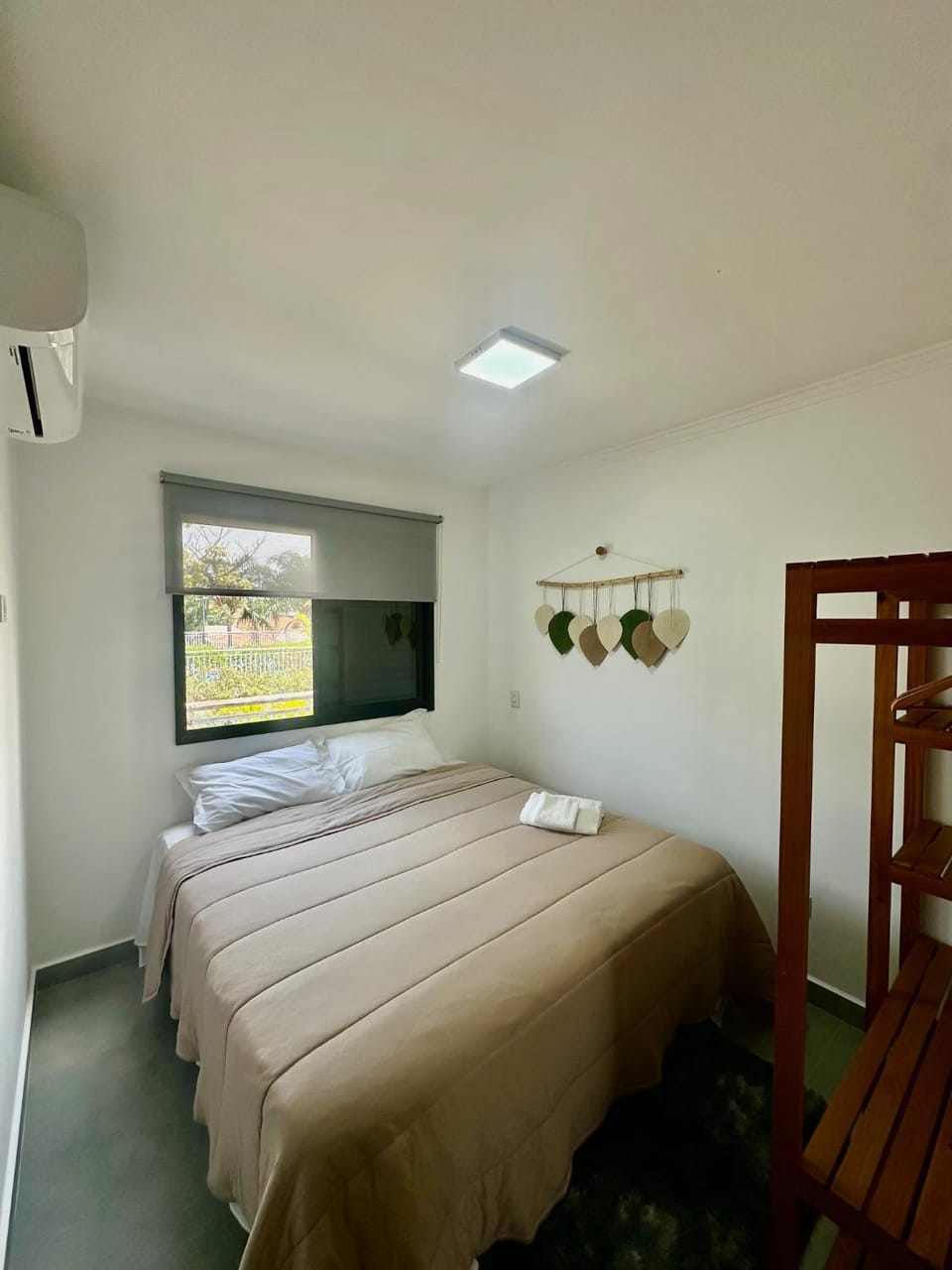 Bed, Bedroom, wardrobe, air conditioner