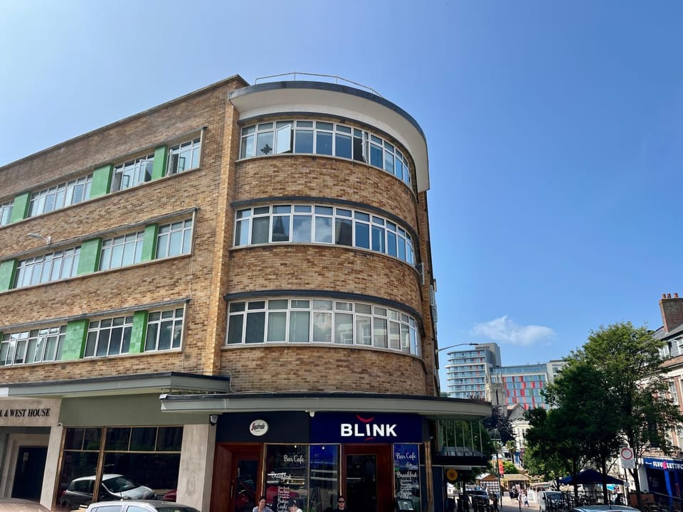 Property building, Day, Neighbourhood, Street view, Parking