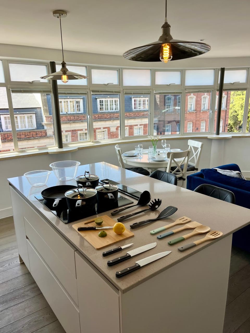Kitchen or kitchenette, Food and drinks, Dining area, Food, Drinks