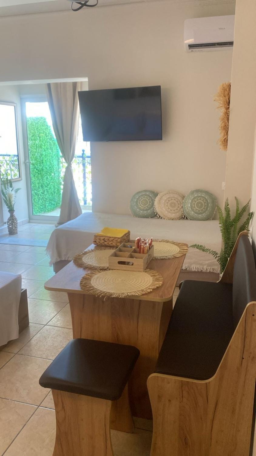 TV and multimedia, Dining area, air conditioner
