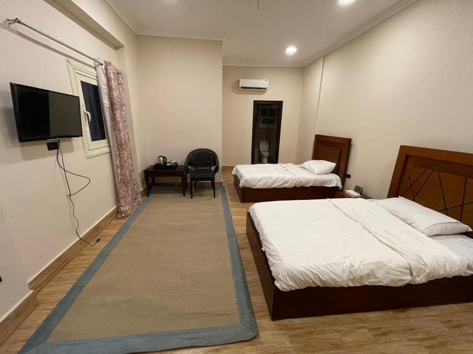 Bed, TV and multimedia, Photo of the whole room, Bedroom, air conditioner
