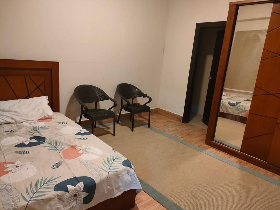 Bed, TV and multimedia, Photo of the whole room, Bedroom, Public Bath, internet, wardrobe, air conditioner