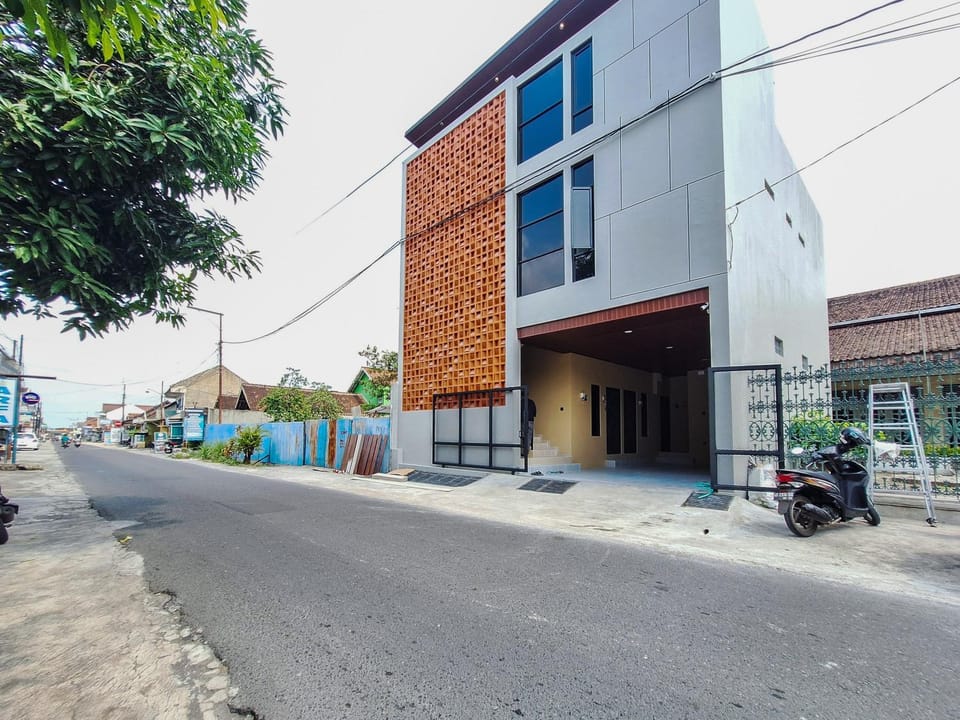 Facade/entrance